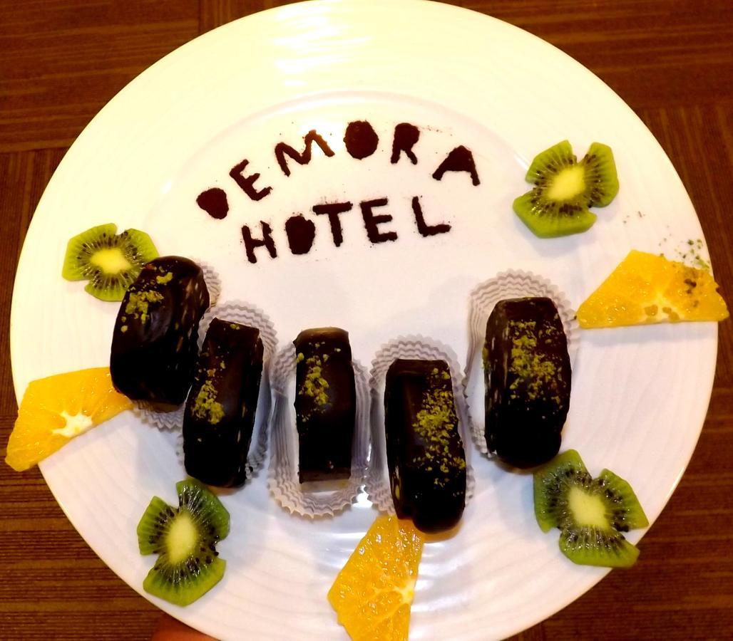 Demora 4*